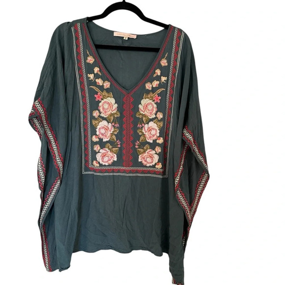 Madeline Sparklestein Tops - Madeline Sparklestein Women’s Flowy Short Sleeve VNeck Embroidered Top Sz 1X GUC